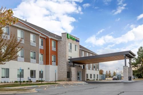 Photo of Holiday Inn Express and Suites Chicago West - St Charles, an IHG Hotel