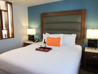 BLVD Hotel & Spa - Walking Distance to Universal Studios Hollywood