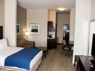 Фото отеля Holiday Inn Express and Suites Sikeston, an IHG Hotel