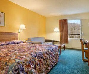 Super 8 by Wyndham Caryville TN Caryville United States
