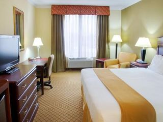 Фото отеля Holiday Inn Express Hotel & Suites Winnie, an IHG Hotel