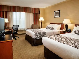 Фото отеля Crowne Plaza Hotels & Resorts Auburn Hills, an IHG Hotel