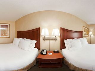 Фото отеля Holiday Inn Express Hotel & Suites Auburn Hills, an IHG Hotel