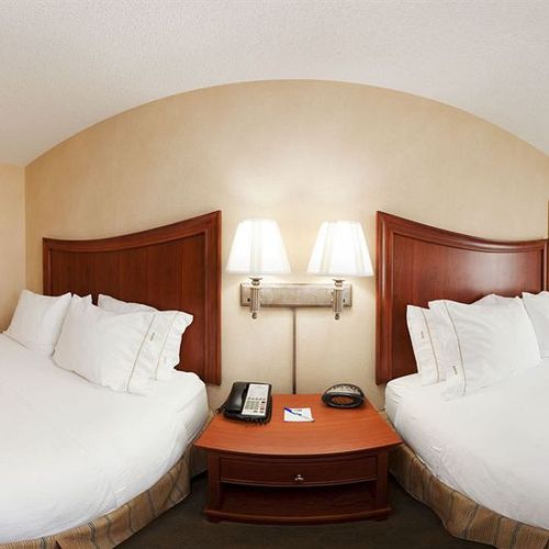 Photo of Holiday Inn Express Hotel & Suites Auburn Hills, an IHG Hotel