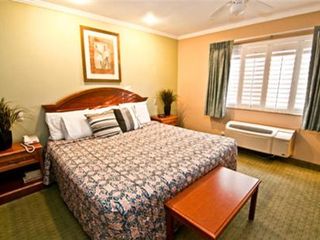 Фото отеля Days Inn by Wyndham West Covina