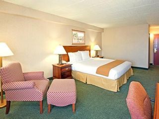 Фото отеля Holiday Inn Express and Suites Pittsburgh West Mifflin, an IHG Hotel