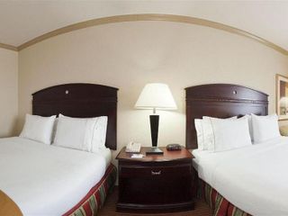 Фото отеля Holiday Inn Express & Suites Wharton, an IHG Hotel