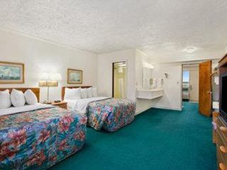 Фото отеля Days Inn & Suites by Wyndham Kill Devil Hills-Mariner