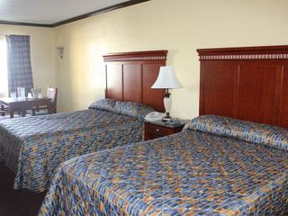 Hotel pic Quarters Inn & Suites