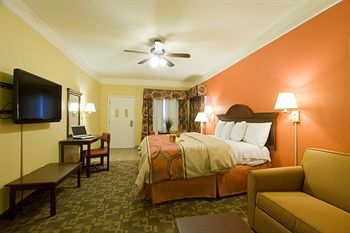 Quality Inn & Suites at The Outlets Mercedes/Weslaco