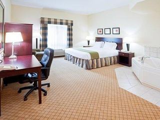 Фото отеля Holiday Inn Express Hotel & Suites - Concord, an IHG Hotel