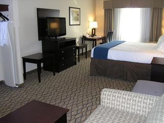 Фото отеля Holiday Inn Express & Suites Belle Vernon, an IHG Hotel
