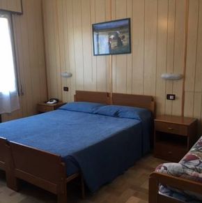 NearBy Hotel