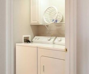 THE OAKS AT LAKEVIEW BY EXECUSTAY  EXEC MW.OAKS 2BR Omaha United States