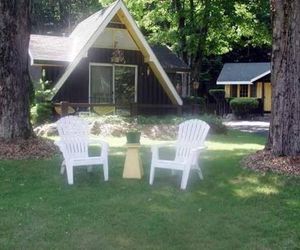 Amber Lantern Two-Bedroom Cottage Lake George United States