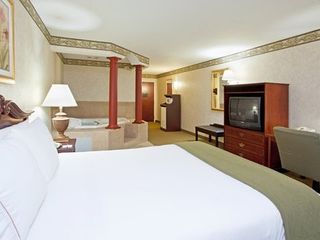 Фото отеля Holiday Inn Express Hotel & Suites Youngstown - North Lima/Boardman, a
