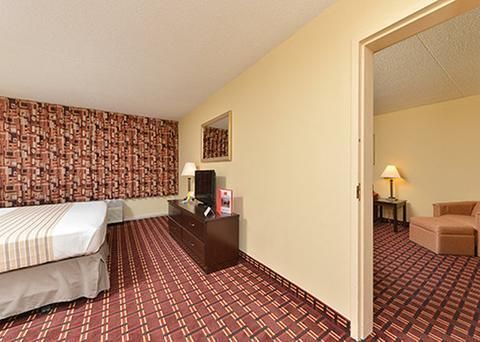 Photo of Econo Lodge Inn & Suites Triadelphia