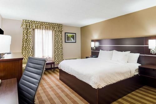 Photo of Clarion Inn & Suites Stroudsburg - Poconos