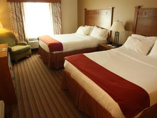 Фото отеля Holiday Inn Express & Suites Donegal, an IHG Hotel