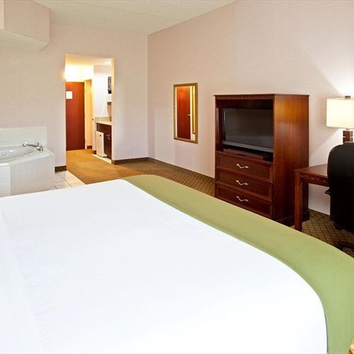 Photo of Holiday Inn Express Hotel & Suites Cincinnati Northeast-Milford, an IHG Hotel