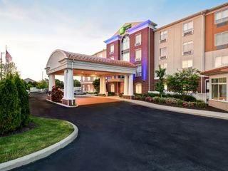 Фото отеля Holiday Inn Express & Suites Schererville, an IHG Hotel