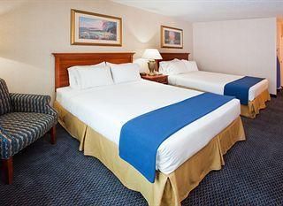 Фото отеля Holiday Inn Express Hotel & Suites Grand Rapids-North, an IHG Hotel