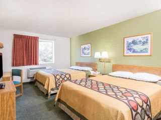 Hotel pic Super 8 by Wyndham West Middlesex/Sharon Area