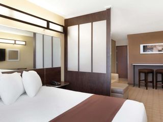 Фото отеля Microtel Inn & Suites by Wyndham Breaux Bridge