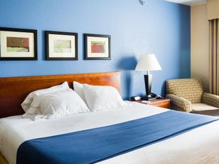 Фото отеля Holiday Inn Express Hotel & Suites Acme-Traverse City, an IHG Hotel