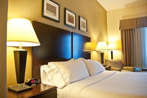 Photo of Holiday Inn Express & Suites Clovis Fresno Area, an IHG Hotel