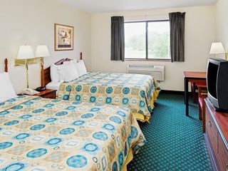 Hotel pic Super 8 by Wyndham Omaha Eppley Airport/Carter Lake