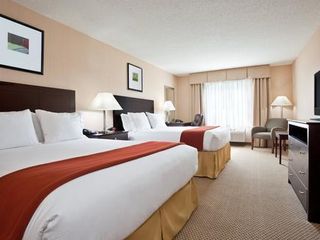 Фото отеля Holiday Inn Express Hotel & Suites Tipp City, an IHG Hotel