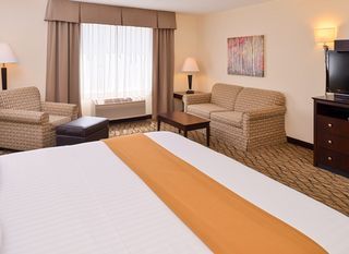 Фото отеля Holiday Inn Express & Suites St. Croix Valley, an IHG Hotel