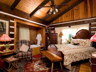 Фото отеля Creekwalk Inn Bed and Breakfast with Cabins
