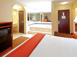 Фото отеля Holiday Inn Express Trussville, an IHG Hotel