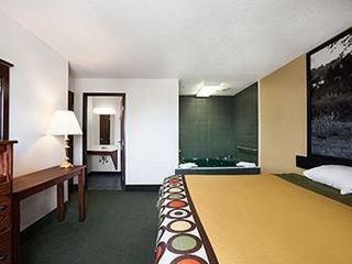 Hotel pic Super 8 by Wyndham Bowling Green
