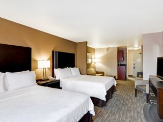 Фото отеля Holiday Inn Express Hotel & Suites Milwaukee-New Berlin, an IHG Hotel