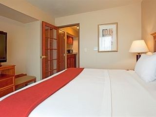 Фото отеля Holiday Inn Express & Suites Wausau, an IHG Hotel