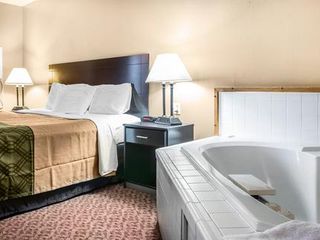 Hotel pic Econo Lodge Inn & Suites Munising Area