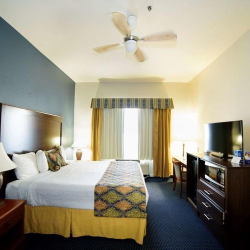 Photo of Best Western Plus Lake Dallas Inn & Suites