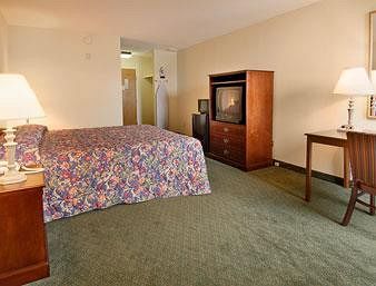 Photo of Days Inn & Suites by Wyndham Rocky Mount Golden East