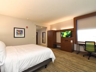 Фото отеля Holiday Inn Express & Suites Southern Pines-Pinehurst Area, an IHG Hot