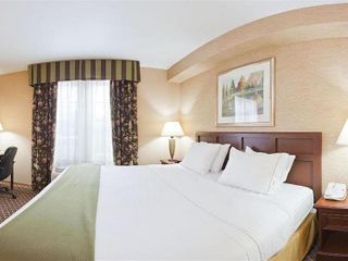 Фото отеля Holiday Inn Express & Suites Iron Mountain, an IHG Hotel