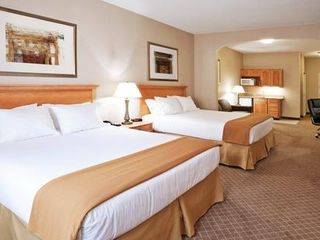 Фото отеля Holiday Inn Express Hotel & Suites Chesterfield - Selfridge Area, an I