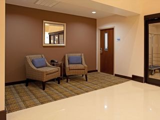 Фото отеля Holiday Inn Express Hotel & Suites Hope Mills-Fayetteville Airport, an
