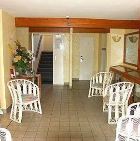 NearBy Hotel