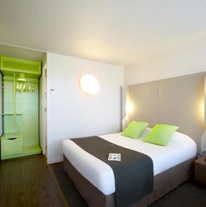 NearBy Hotel