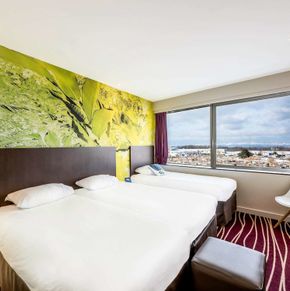NearBy Hotel