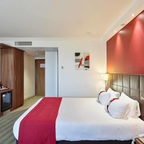 NearBy Hotel