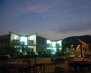 Aamod Resort & Spa Garjia India